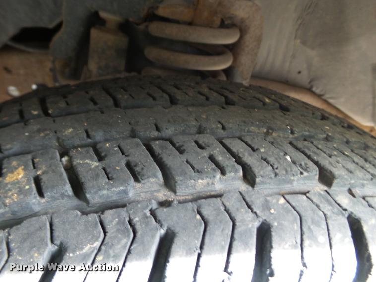 image for item BZ9223 2000 Ford F250 Super Duty utility truck