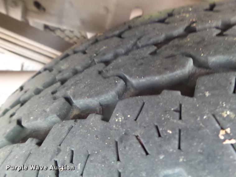 image for item BZ9223 2000 Ford F250 Super Duty utility truck