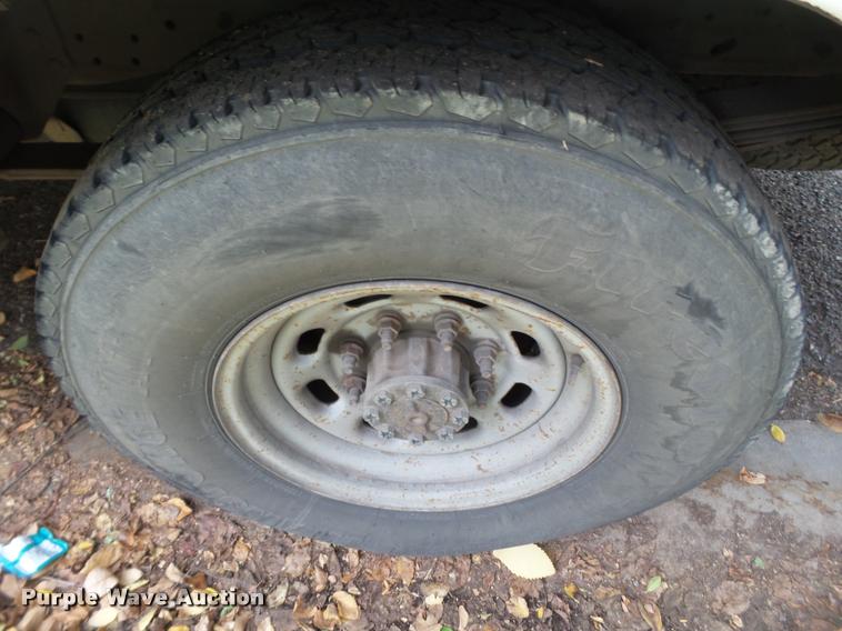 image for item BZ9223 2000 Ford F250 Super Duty utility truck