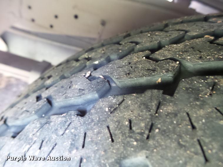 image for item BZ9223 2000 Ford F250 Super Duty utility truck