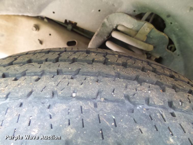 image for item BZ9223 2000 Ford F250 Super Duty utility truck