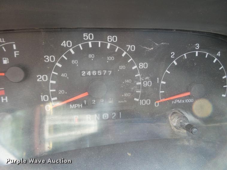 image for item BZ9223 2000 Ford F250 Super Duty utility truck