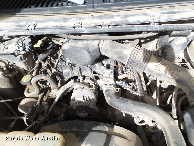 image for item BZ9223 2000 Ford F250 Super Duty utility truck