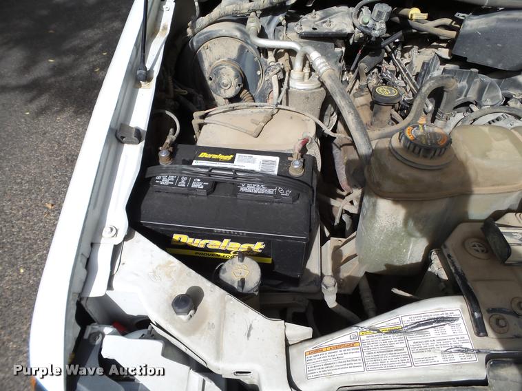 image for item BZ9223 2000 Ford F250 Super Duty utility truck