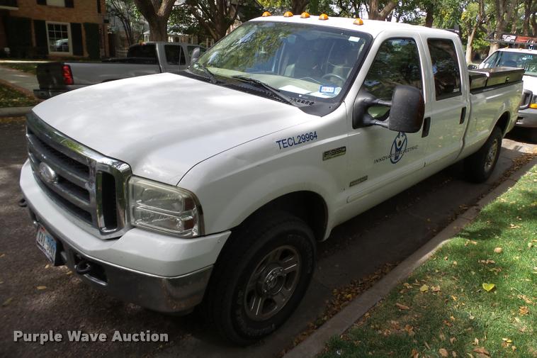 image for item BZ9224 2006 Ford F350 Super Duty Crew Cab pickup truck