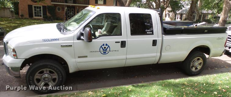 image for item BZ9224 2006 Ford F350 Super Duty Crew Cab pickup truck