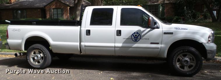 image for item BZ9224 2006 Ford F350 Super Duty Crew Cab pickup truck