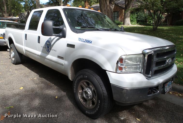 image for item BZ9224 2006 Ford F350 Super Duty Crew Cab pickup truck