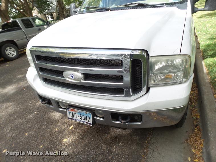 image for item BZ9224 2006 Ford F350 Super Duty Crew Cab pickup truck