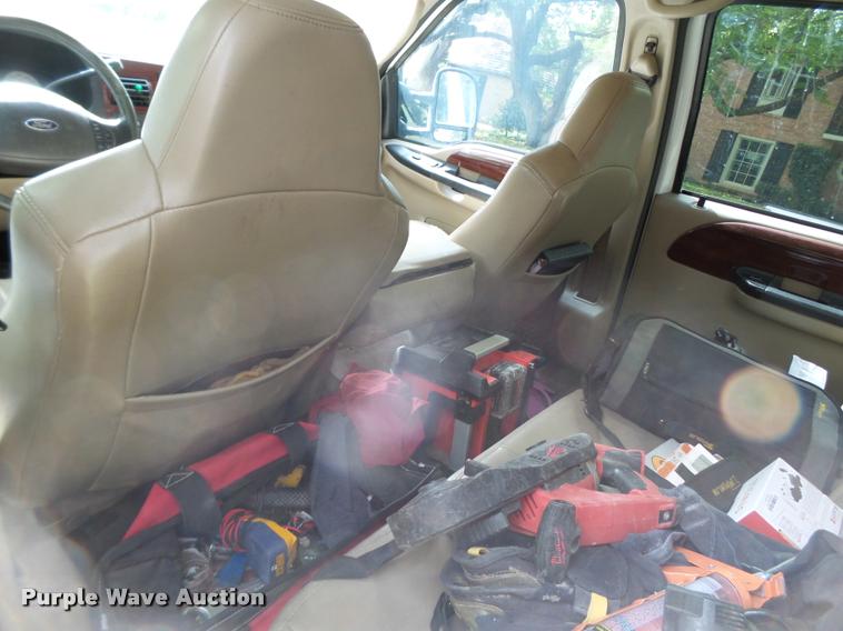 image for item BZ9224 2006 Ford F350 Super Duty Crew Cab pickup truck