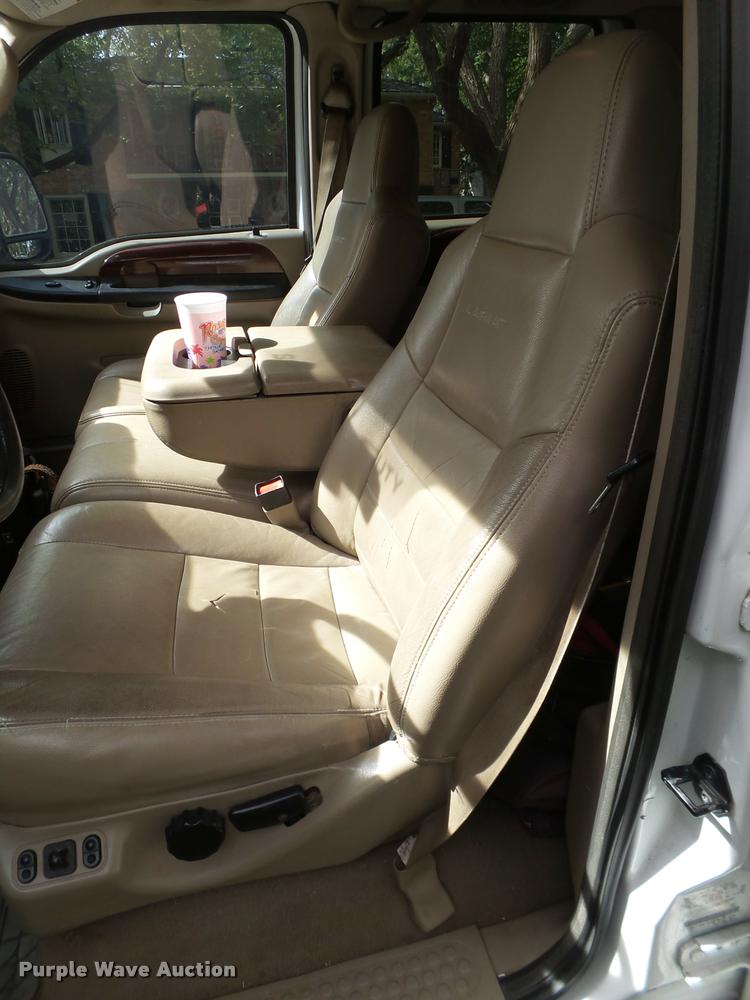 image for item BZ9224 2006 Ford F350 Super Duty Crew Cab pickup truck