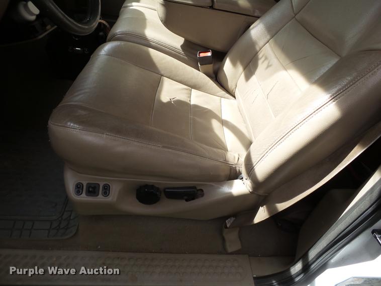 image for item BZ9224 2006 Ford F350 Super Duty Crew Cab pickup truck