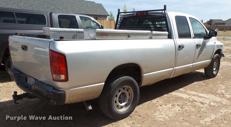 image for item BZ9225 2004 Dodge Ram 1500 Quad Cab pickup truck