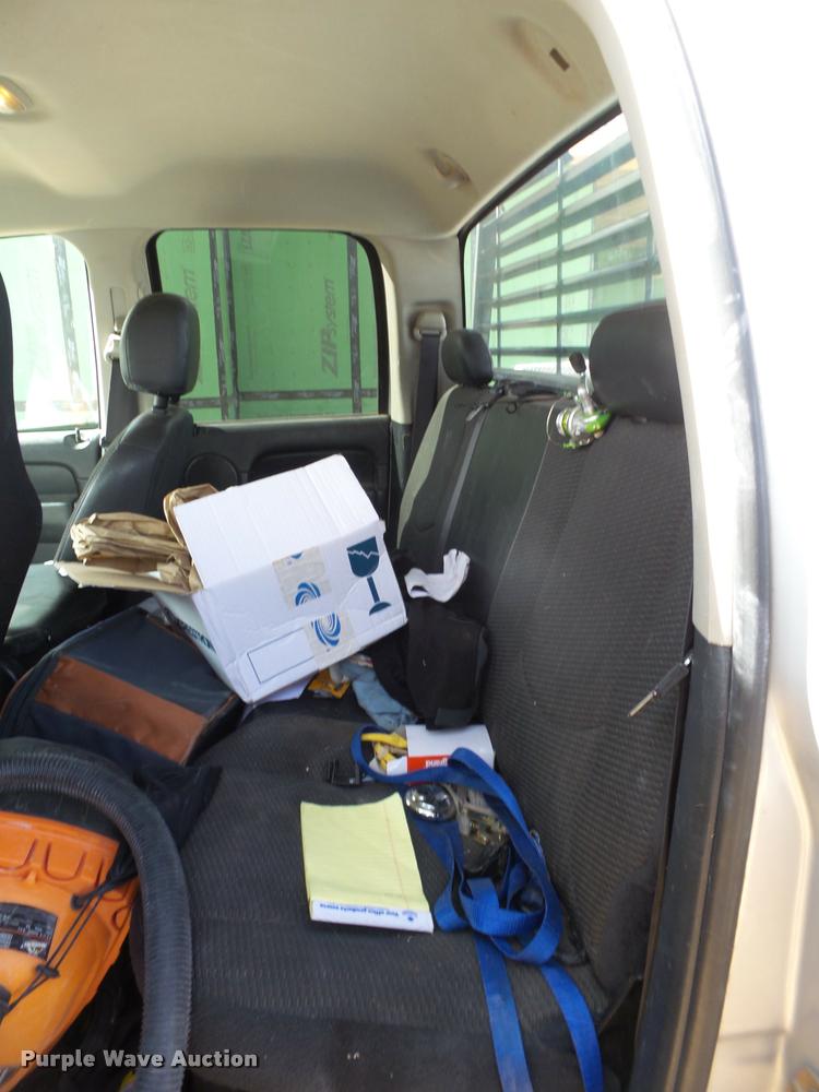 image for item BZ9225 2004 Dodge Ram 1500 Quad Cab pickup truck