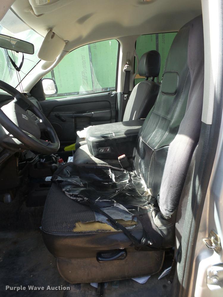 image for item BZ9225 2004 Dodge Ram 1500 Quad Cab pickup truck