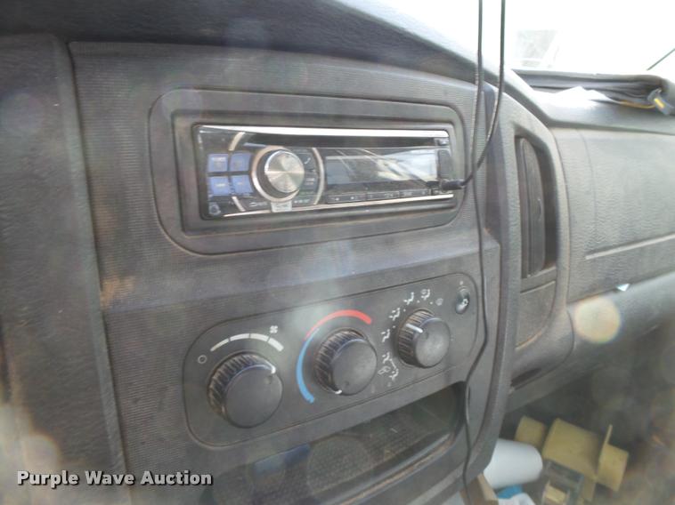 image for item BZ9225 2004 Dodge Ram 1500 Quad Cab pickup truck