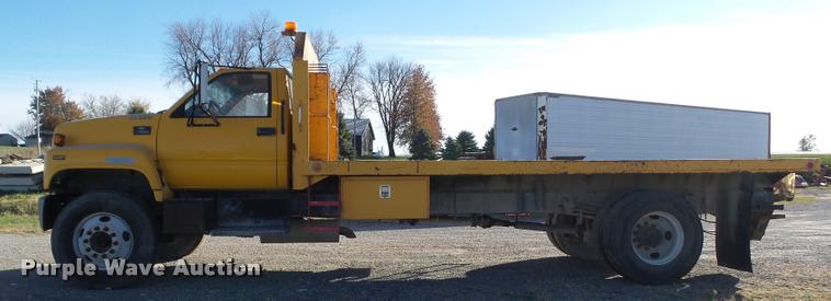 image for item BZ9939 2000 Chevrolet C7500 flatbed truck
