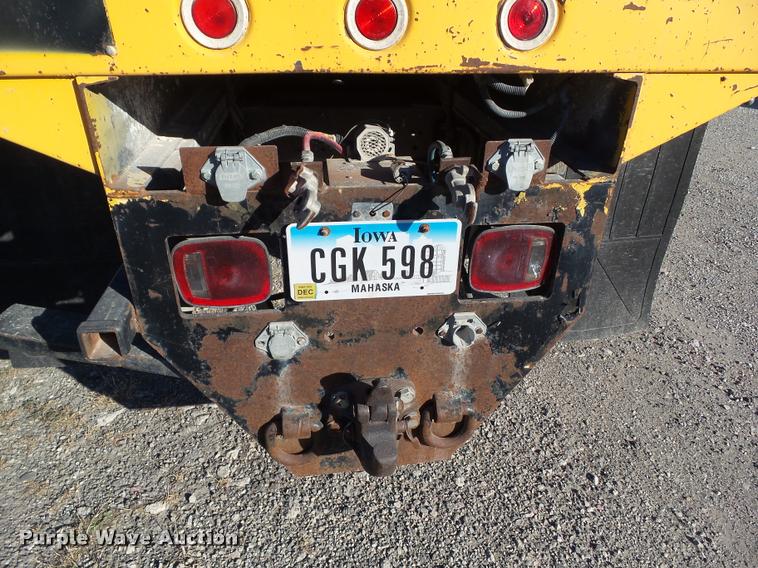 image for item BZ9939 2000 Chevrolet C7500 flatbed truck