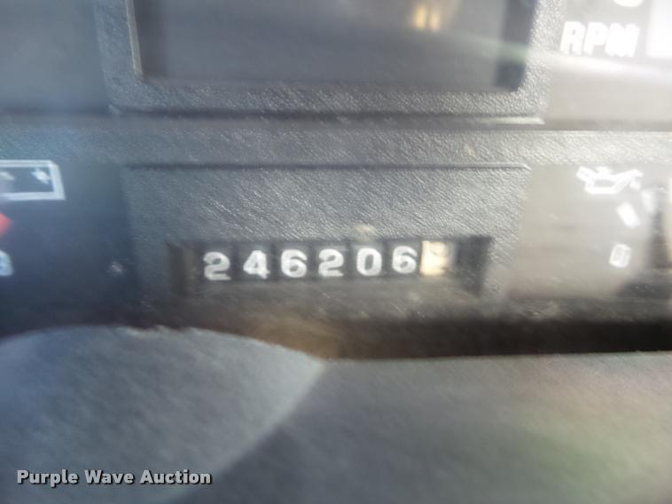 image for item BZ9939 2000 Chevrolet C7500 flatbed truck