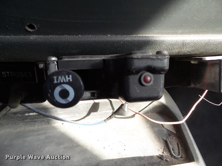 image for item BZ9939 2000 Chevrolet C7500 flatbed truck