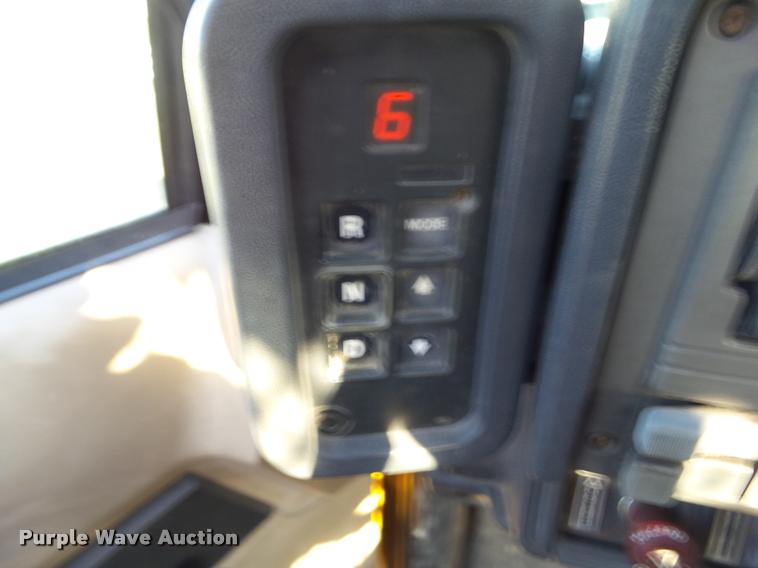 image for item BZ9939 2000 Chevrolet C7500 flatbed truck