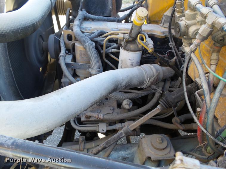 image for item BZ9939 2000 Chevrolet C7500 flatbed truck