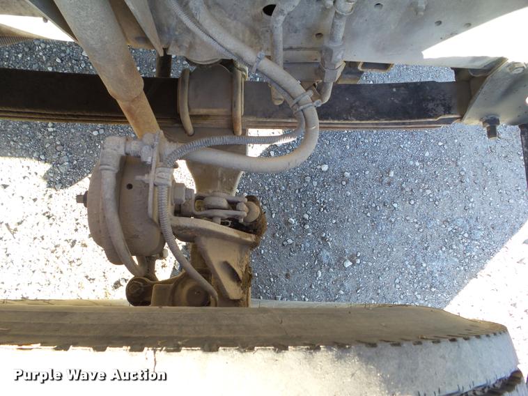 image for item BZ9939 2000 Chevrolet C7500 flatbed truck