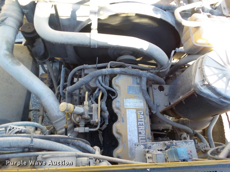 image for item BZ9939 2000 Chevrolet C7500 flatbed truck