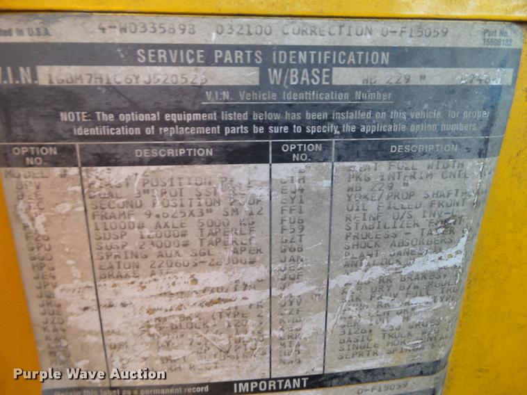 image for item BZ9939 2000 Chevrolet C7500 flatbed truck