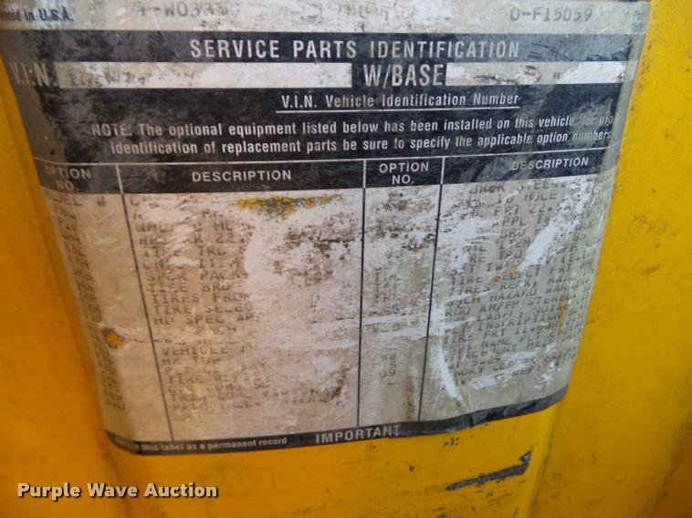 image for item BZ9939 2000 Chevrolet C7500 flatbed truck