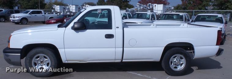image for item DA3793 2004 Chevrolet Silverado 1500 pickup truck