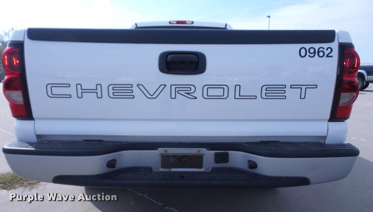 image for item DA3793 2004 Chevrolet Silverado 1500 pickup truck