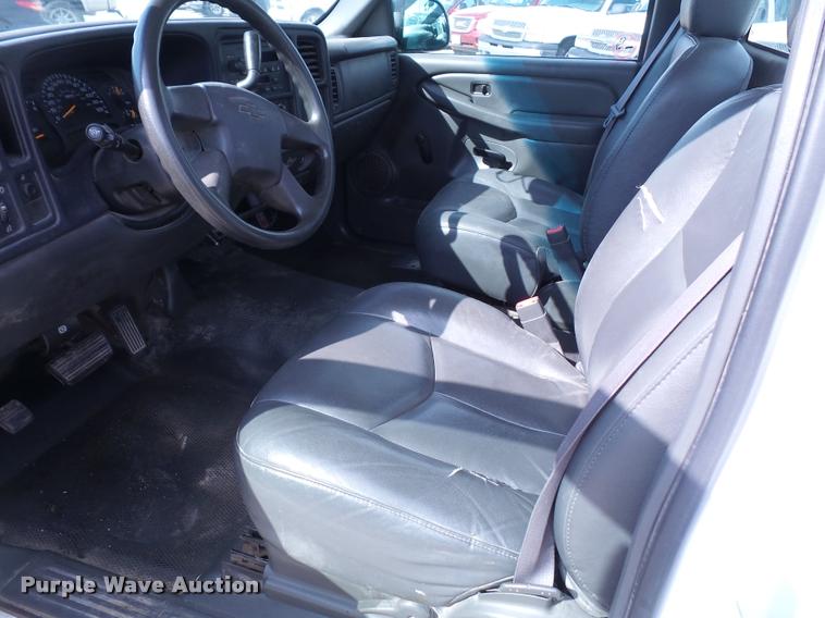 image for item DA3793 2004 Chevrolet Silverado 1500 pickup truck