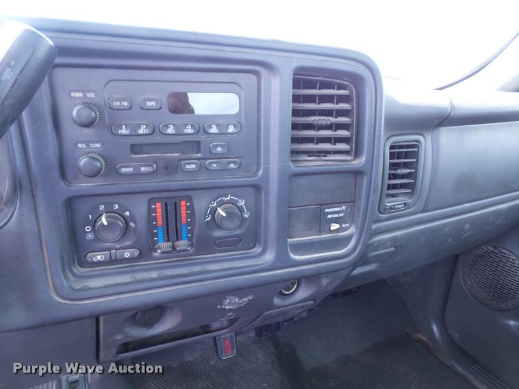 image for item DA3793 2004 Chevrolet Silverado 1500 pickup truck