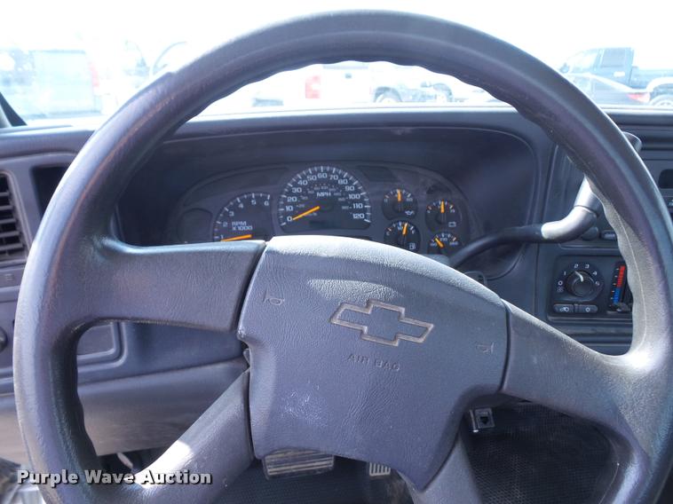 image for item DA3793 2004 Chevrolet Silverado 1500 pickup truck