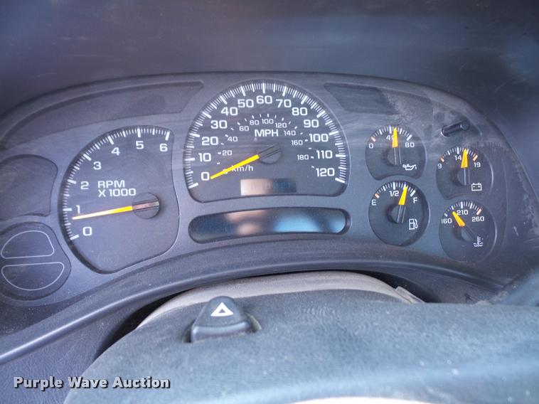 image for item DA3793 2004 Chevrolet Silverado 1500 pickup truck