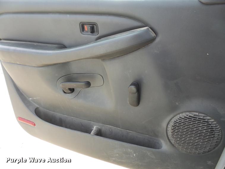 image for item DA3793 2004 Chevrolet Silverado 1500 pickup truck