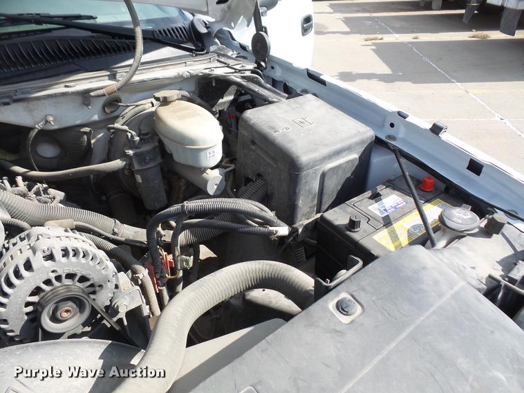 image for item DA3793 2004 Chevrolet Silverado 1500 pickup truck