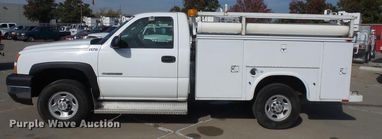 image for item DA3813 2006 Chevrolet Silverado 2500HD utility truck
