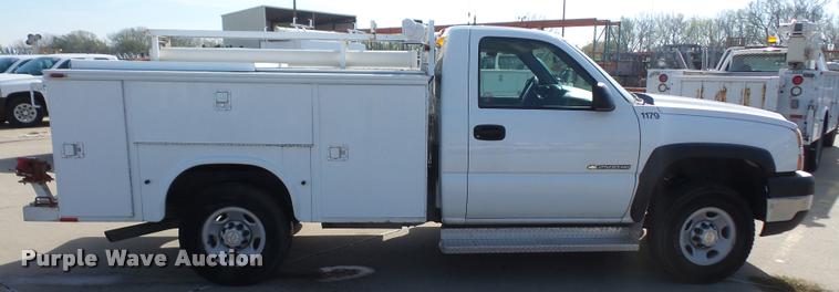 image for item DA3813 2006 Chevrolet Silverado 2500HD utility truck