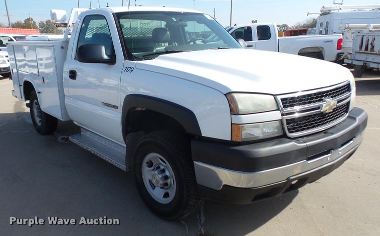 image for item DA3813 2006 Chevrolet Silverado 2500HD utility truck