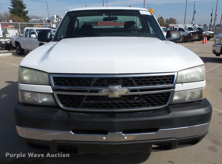 image for item DA3813 2006 Chevrolet Silverado 2500HD utility truck