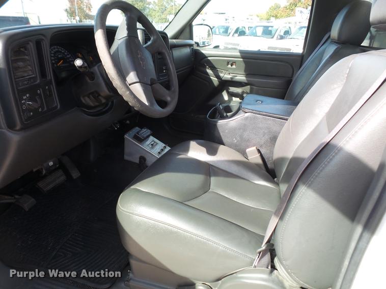 image for item DA3813 2006 Chevrolet Silverado 2500HD utility truck