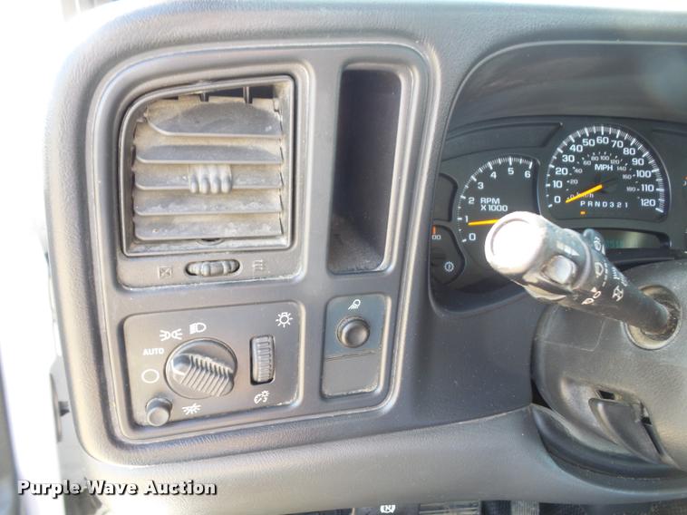image for item DA3813 2006 Chevrolet Silverado 2500HD utility truck