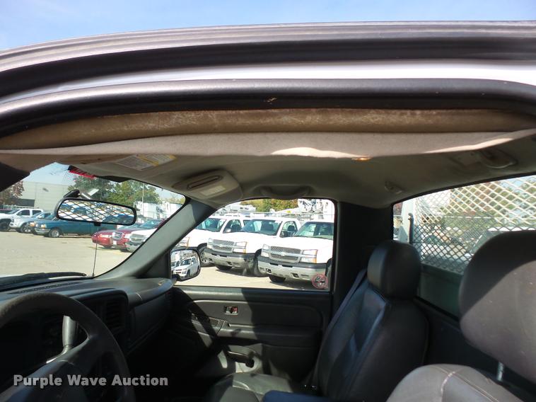 image for item DA3813 2006 Chevrolet Silverado 2500HD utility truck