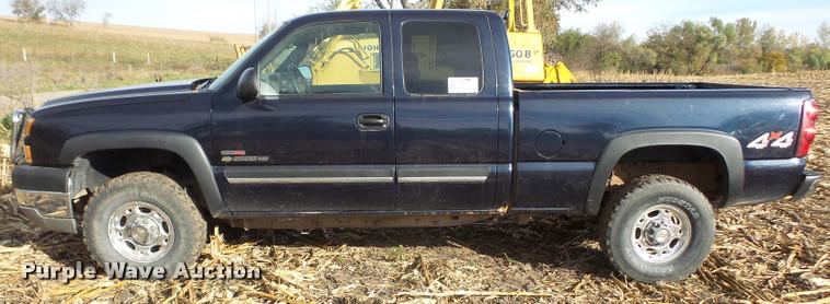 image for item DA3902 2005 Chevrolet Silverado 2500HD Ext. Cab pickup truck