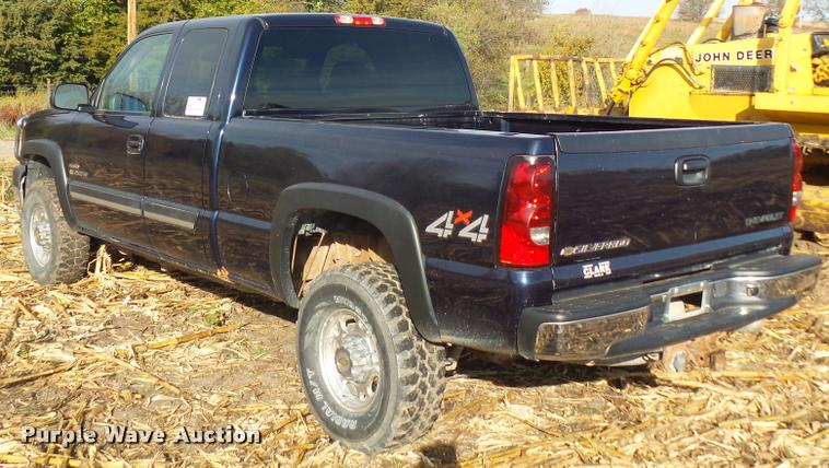 image for item DA3902 2005 Chevrolet Silverado 2500HD Ext. Cab pickup truck