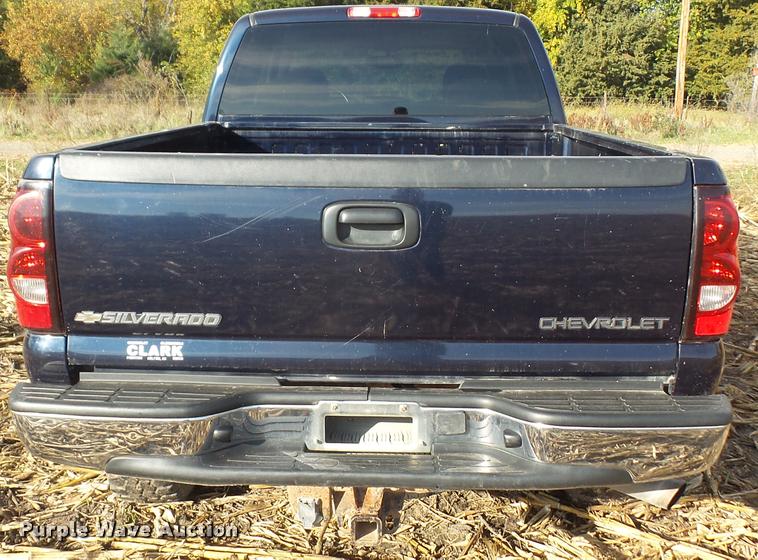 image for item DA3902 2005 Chevrolet Silverado 2500HD Ext. Cab pickup truck
