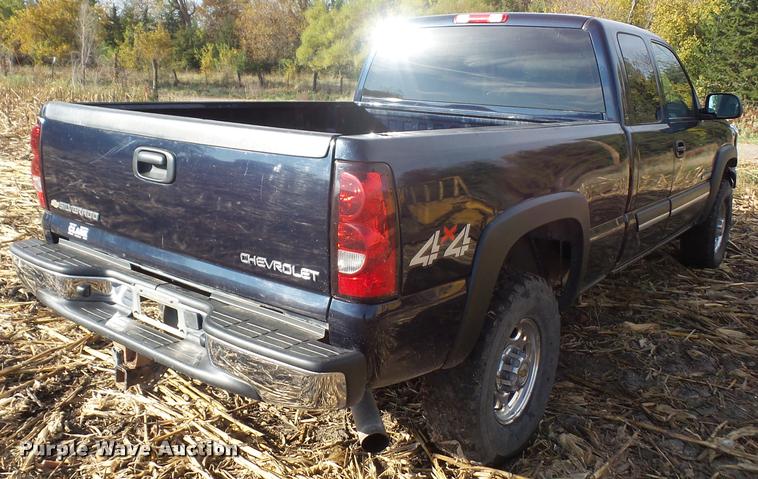 image for item DA3902 2005 Chevrolet Silverado 2500HD Ext. Cab pickup truck