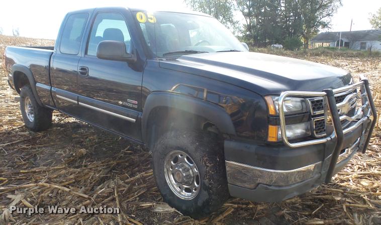 image for item DA3902 2005 Chevrolet Silverado 2500HD Ext. Cab pickup truck